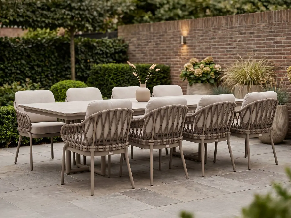 Essgruppen aus Polyrattan